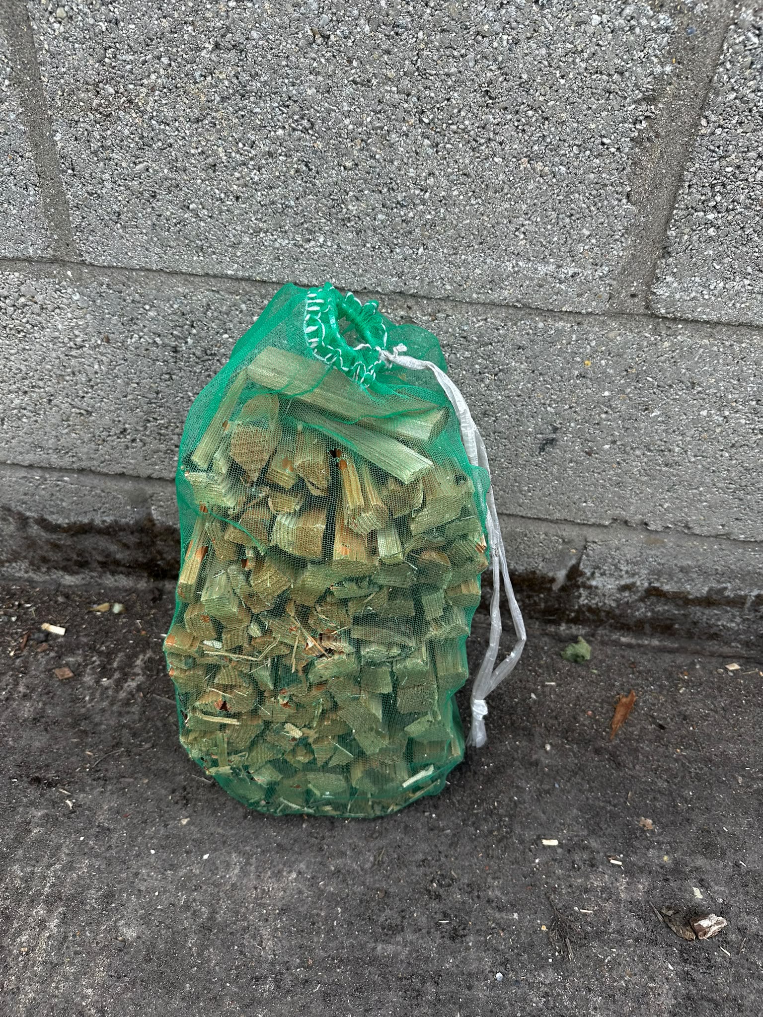 Green bag of standard kindling