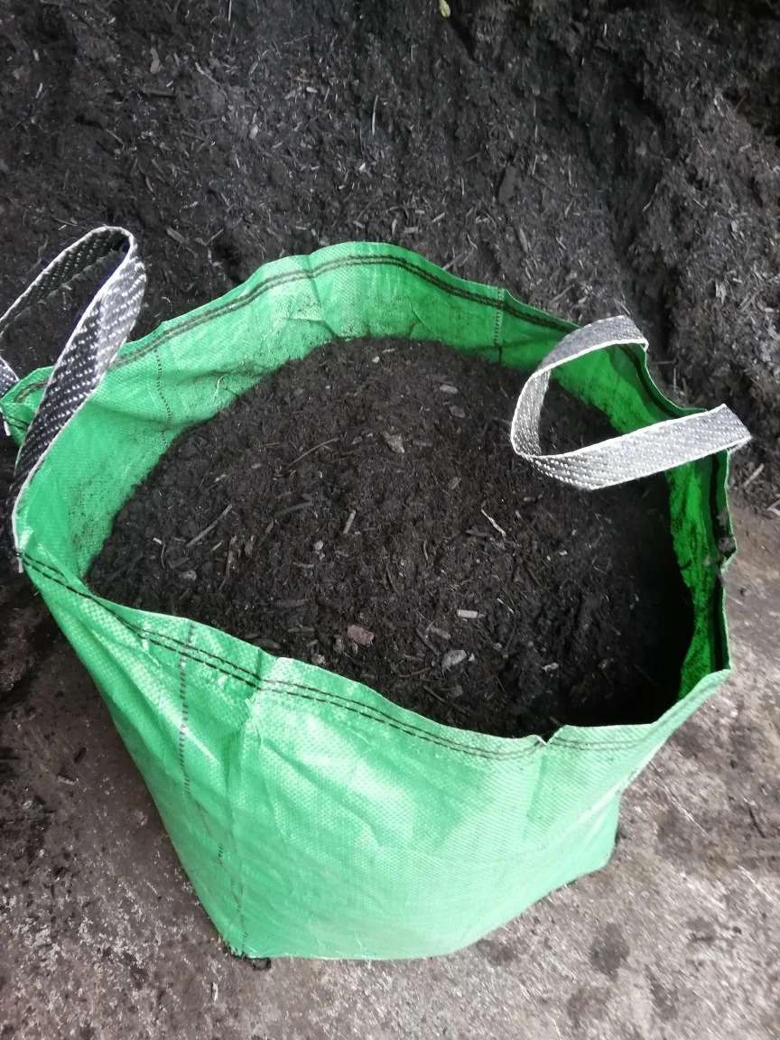 Bagged soil conditioner for improving planting areas